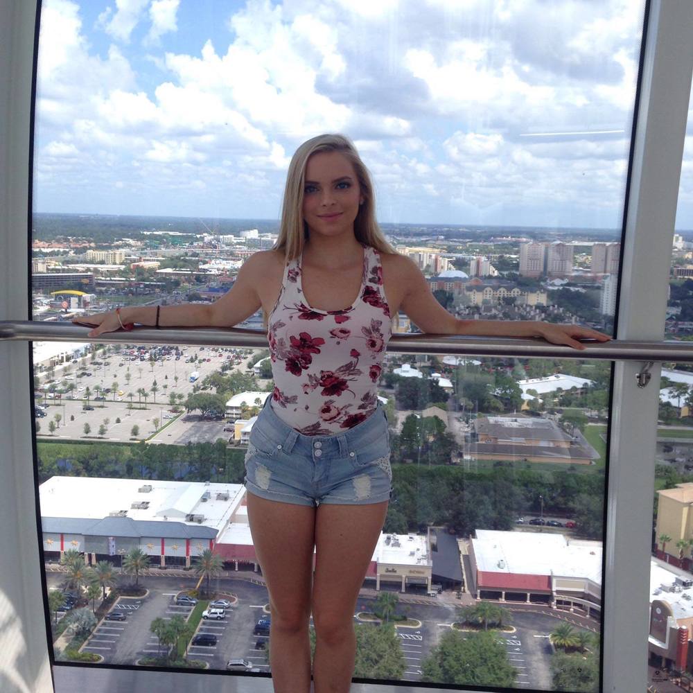 Meet your Posher, Caroline